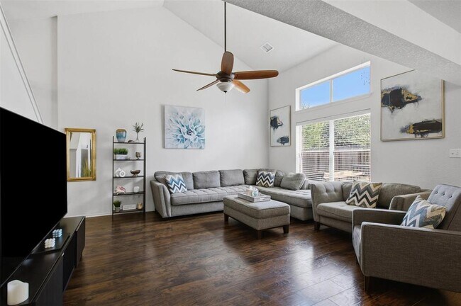 912 Sweet Leaf Ln