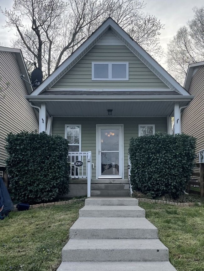 Photo - 108 1/2 Riverview Dr House