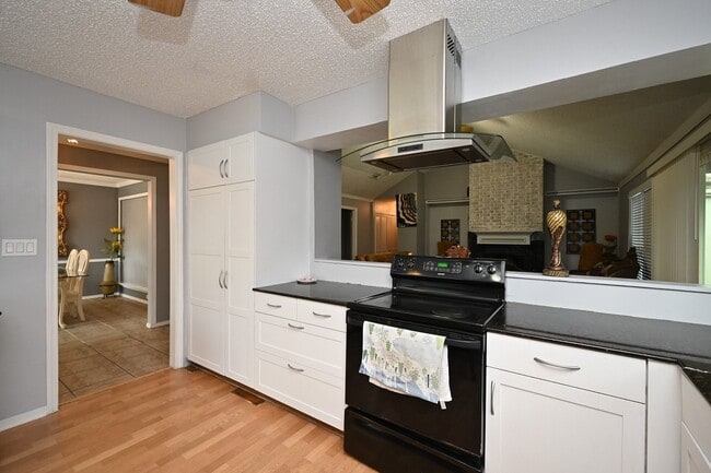 Photo - 13102 Richmond Ave