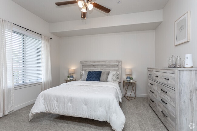 2BR, 2BA - 1,066SF - Four Seasons at Southtowne Apartments