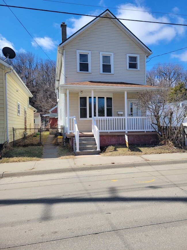 2705 White Street - 2705 White St House