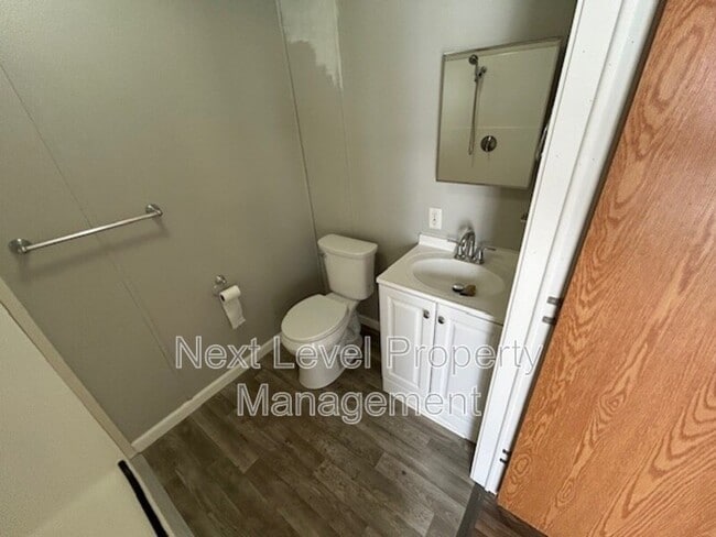 Photo - 111 S Cedar Dr