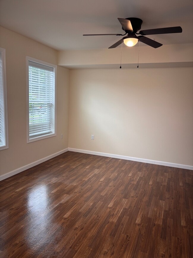 Photo - 105 Rojan Rd