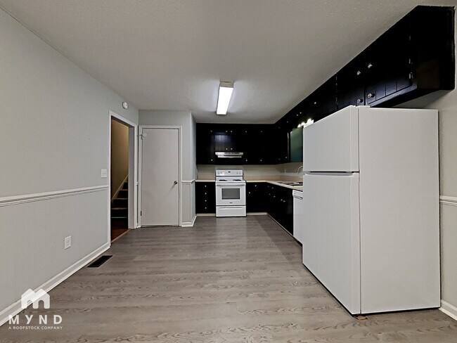 Photo - 2624 Garry St