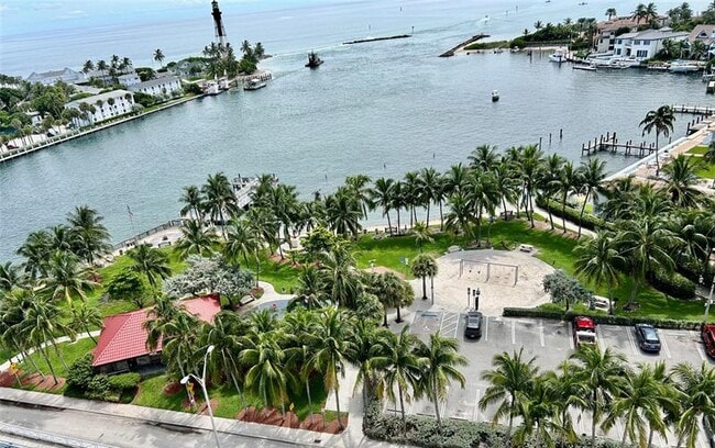 Photo - 2639 N Riverside Dr Unit PH3