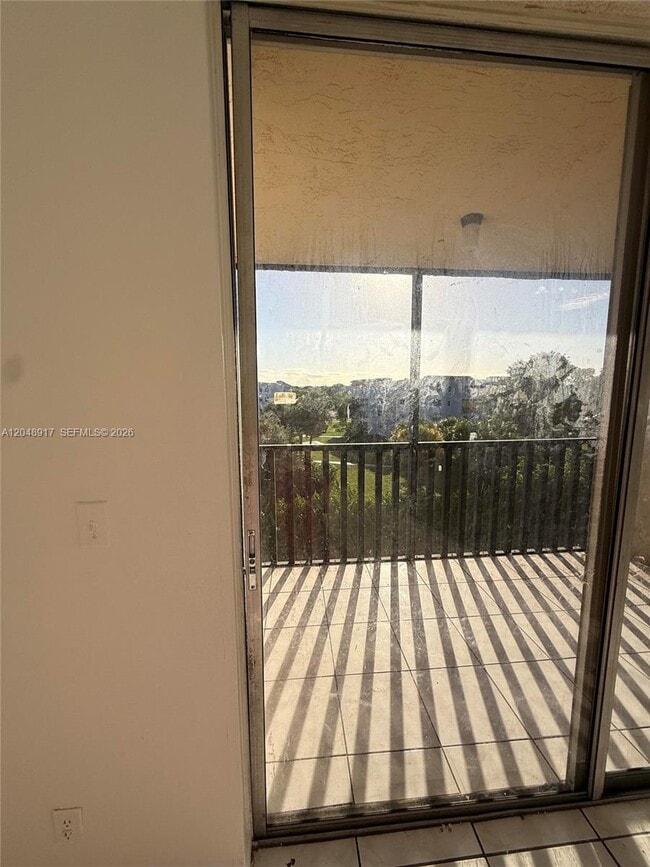 Photo - 2830 Somerset Dr Unit 402N