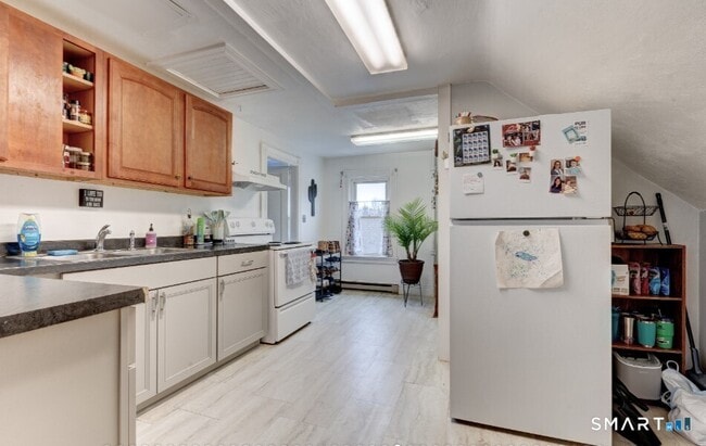 Photo - 39-43-43 Main St