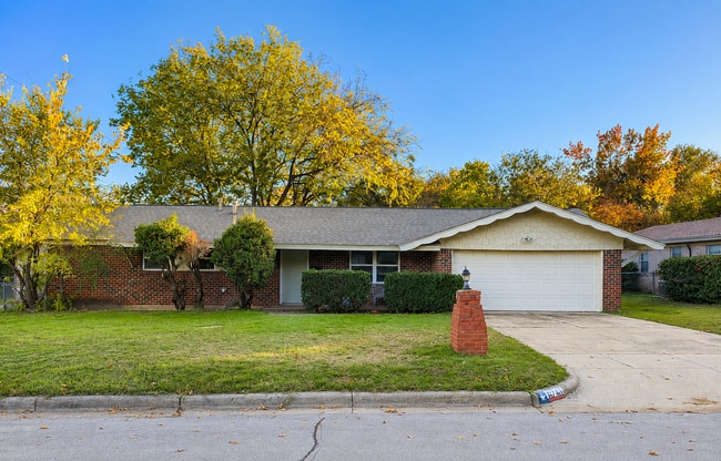 Building Photo - 6744 Oliver Dr