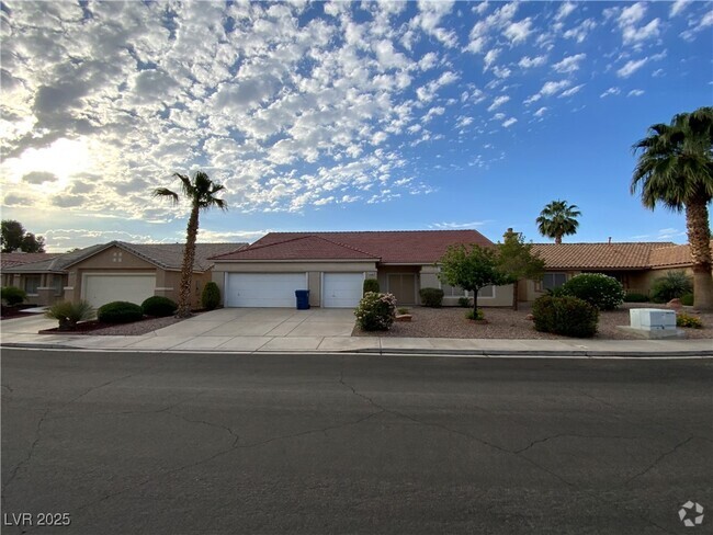 Building Photo - 330 John Henry Dr Rental