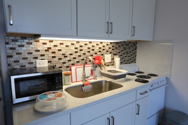 Kitchen - 1650 Kanunu St Unit 1413