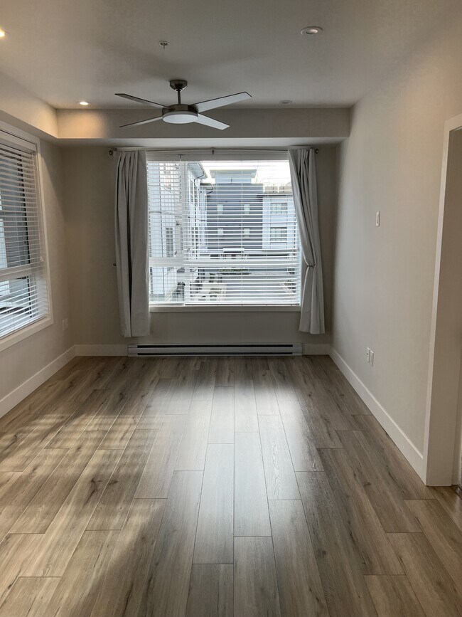 Photo - 207-1514 McCallum Rd