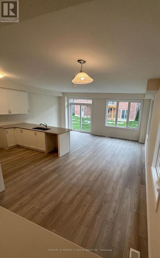 Photo - 96 McGill Ave