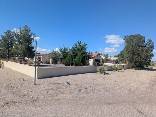1103 W San Antonio St