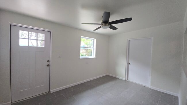 Photo - 115 15th Ave SW