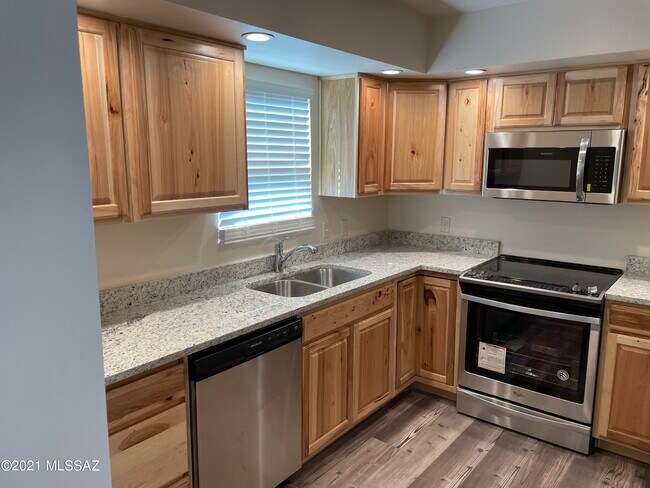 Photo - 2545 E Spring St