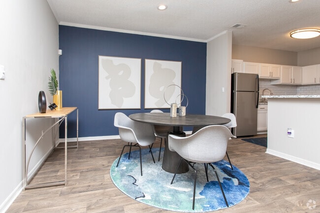 2BR, 2BA - 1114SF