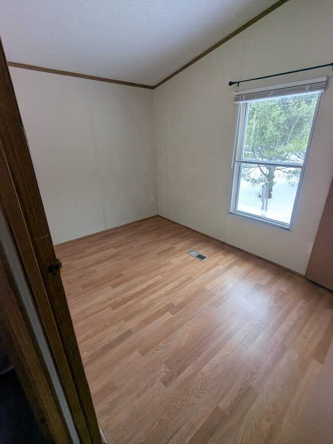 291 Moses Ln