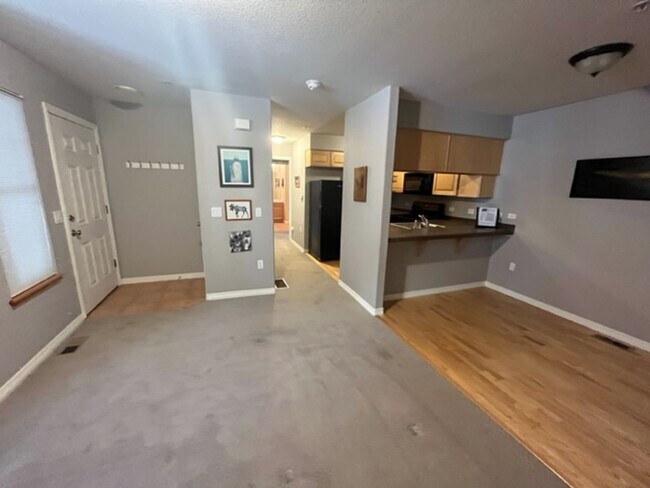 Photo - 947 Laramie Blvd