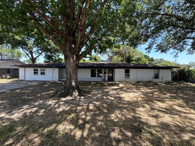 Building Photo - Location....Location....Location....