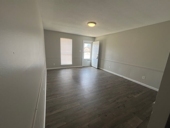 Photo - 22 Foxboro Cv Unit R