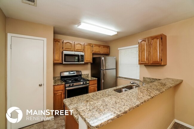 Photo - 110 Simler St