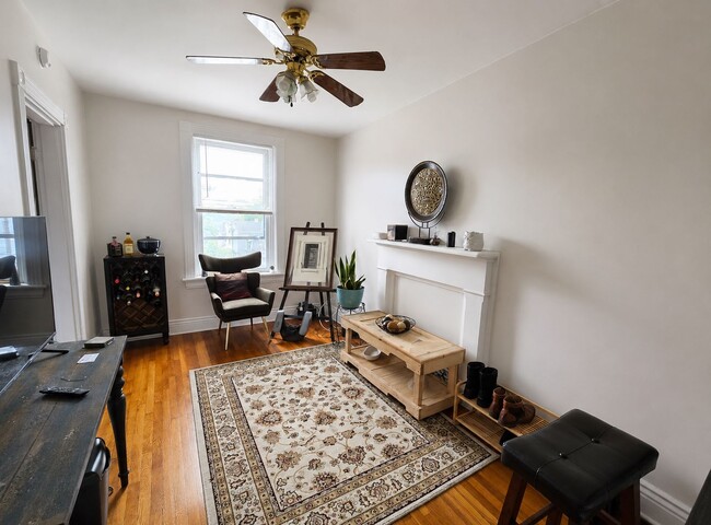 Building Photo - 318 W McMillan St Unit 3F