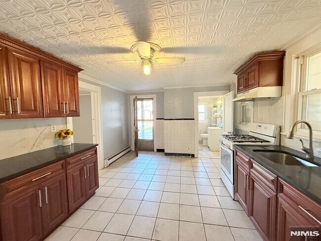 Photo - 122 Cross St Unit 1