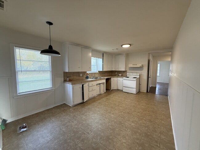 Photo - 4010 Harding Dr