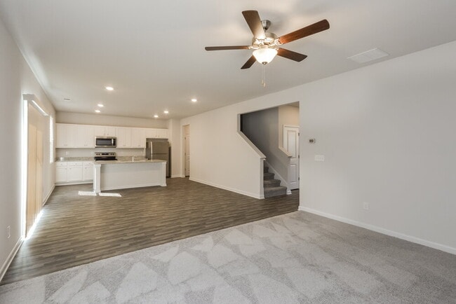 Photo - 275 Hamilton Pointe Dr