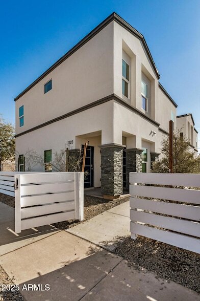 Photo - 1305 E Madison St