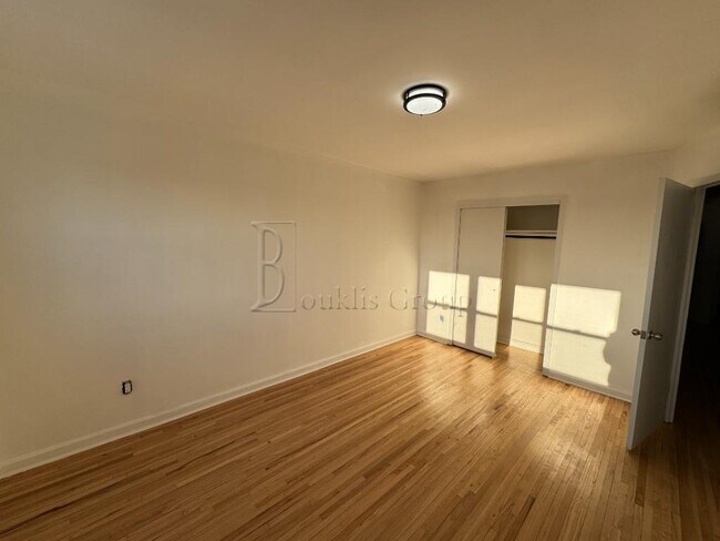 ** RENOVATED ** 4 BED ** 1 BATH ** PRIME LOCATION **