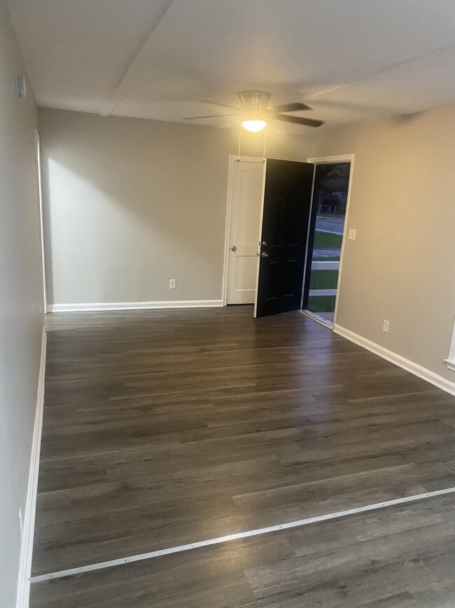 Photo - 208 Evergreen St