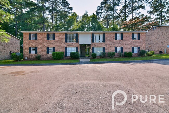 Building Photo - 2915 Chatsworth Rd Unit D