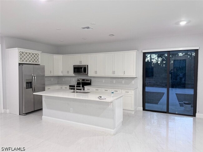 Building Photo - 912 Ossie Ave