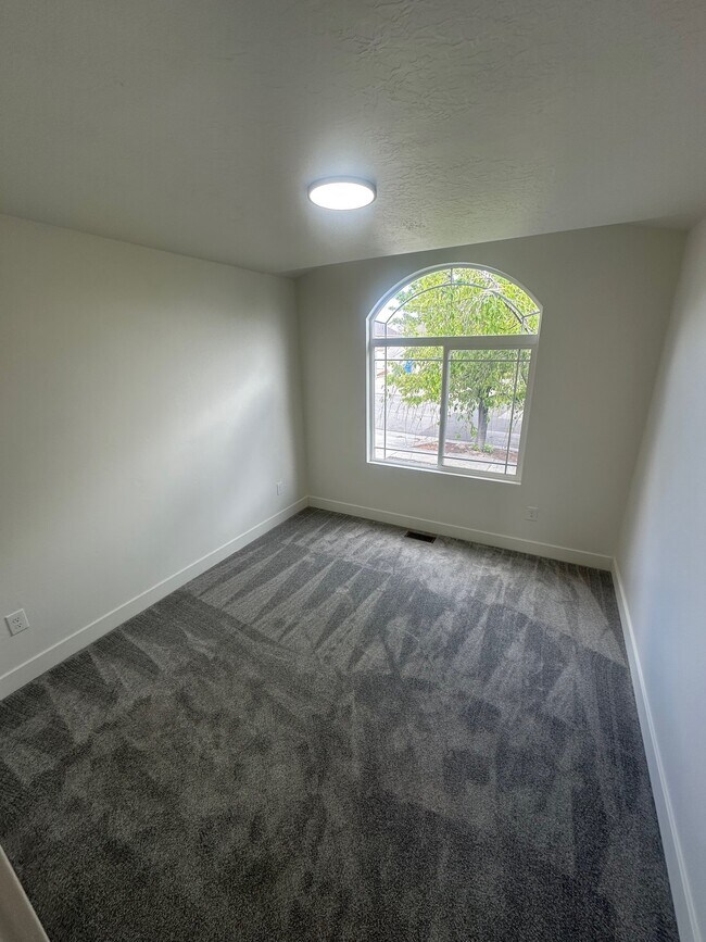 Photo - 4433 Mankato St