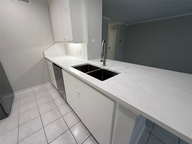 Building Photo - 2120 El Paseo St Unit 209