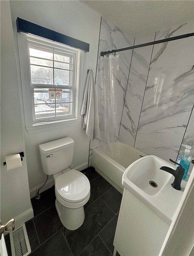 Photo - 420 W 5th St