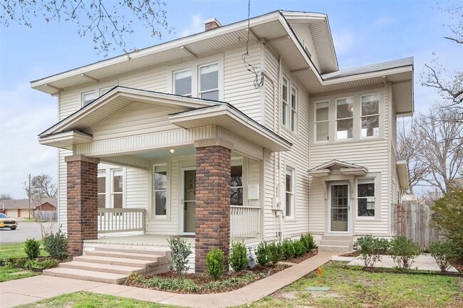 1106 W 4th Ave