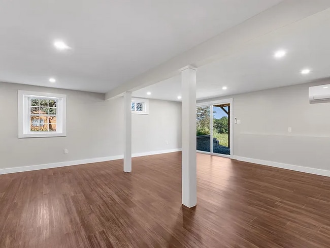 Photo - 84 Old Lake Shore Rd Unit Left