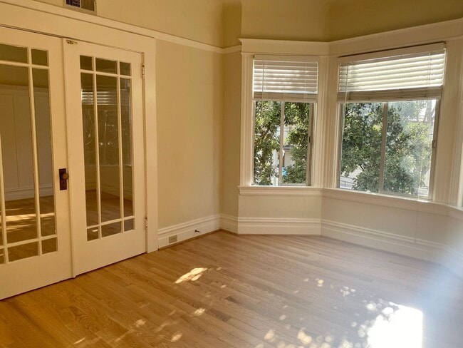 Photo - Renovated Top Floor 1BR/1BA. Dual-Pane Bay Windows. Backyard! Unit 503 #2