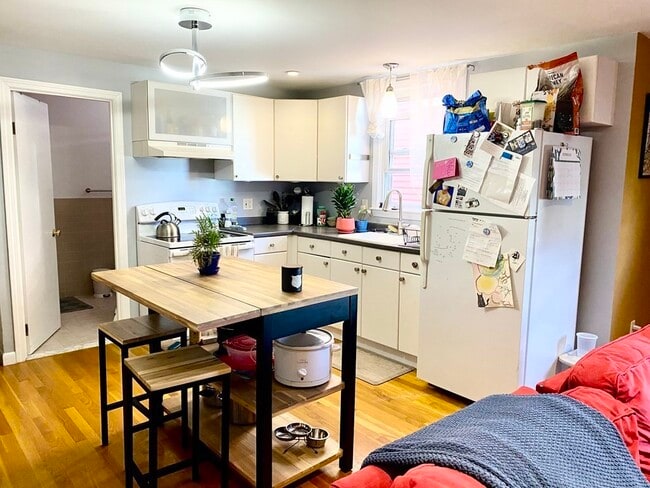 Building Photo - 135 Central St Unit 3