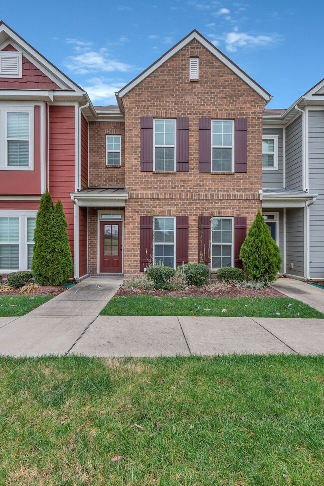Photo - 305 Dursley Ln