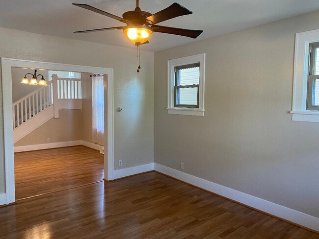 Building Photo - 216 N 12th Ave