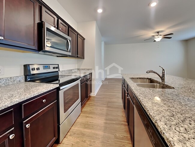 Photo - 200 Orion Way