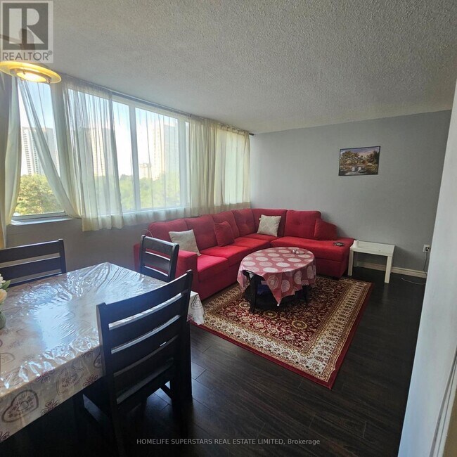 Photo - 3590 Kaneff Crescent Unité 506