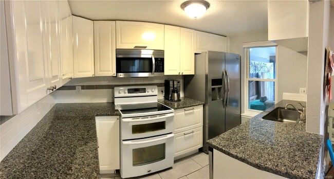 Kitchen - 9245 W 87th Pl