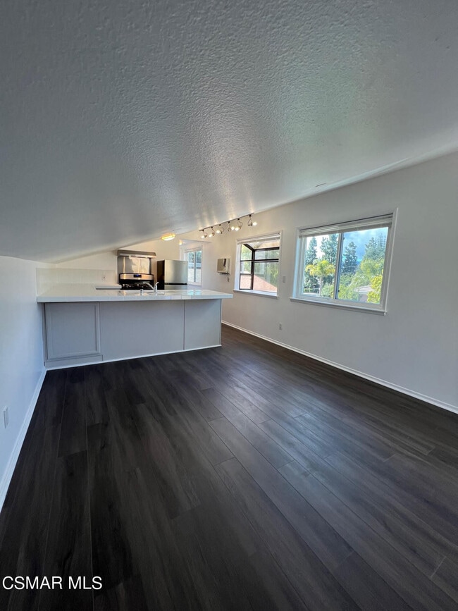 Photo - 1415 E Hillcrest Dr