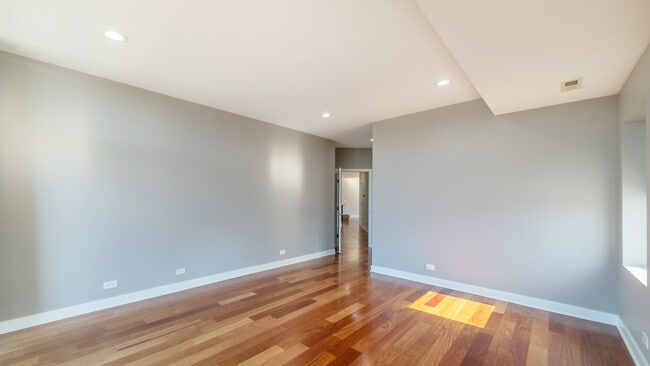 Photo - 651 N Milwaukee Ave Unit 304