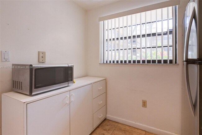 Photo - 10835 SW 112th Ave Unit 102