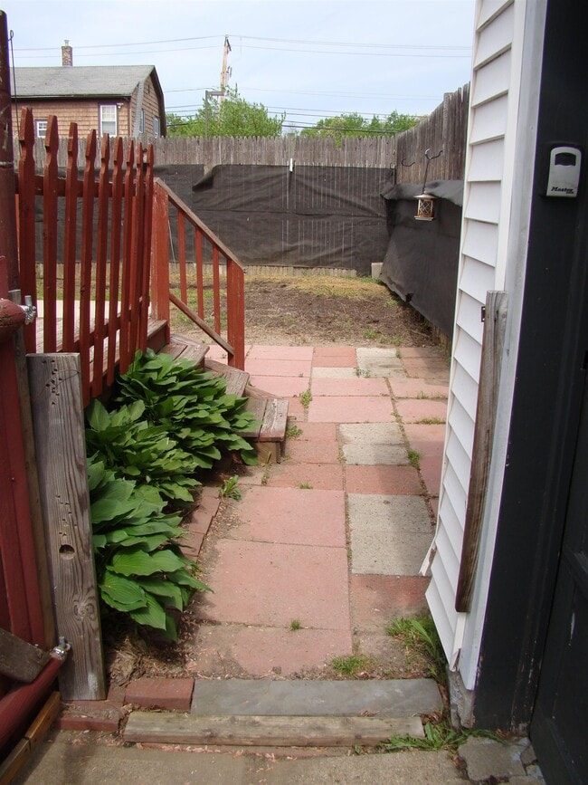 Photo - 145 McQuesten St